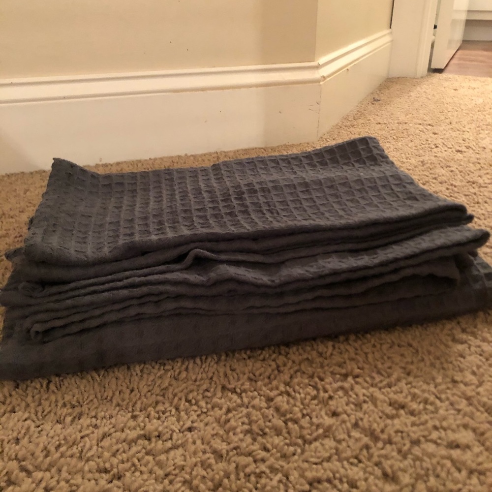 Bathen Waffle Towel set (like new - only one used)